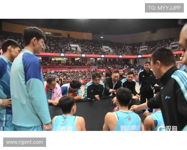 中国男篮新周期首战告捷年轻阵容展现拼搏与复苏信号球迷期待突破